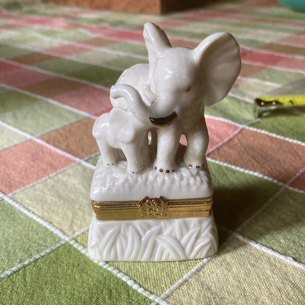 Lenox treasures Tender Hearts Elephant Box with matching golden charm